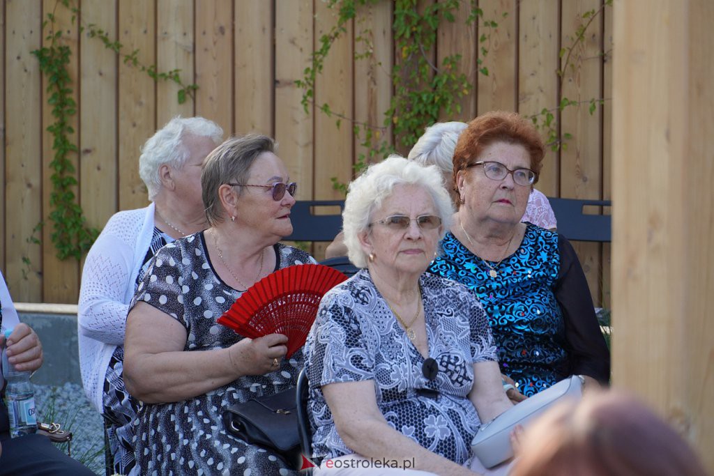 Muzyczne lato w tężni - Słuchacze Uniwersytetu Trzeciego Wieku, KGW Susk Nowy [03.07.2022] - zdjęcie #2 - eOstroleka.pl