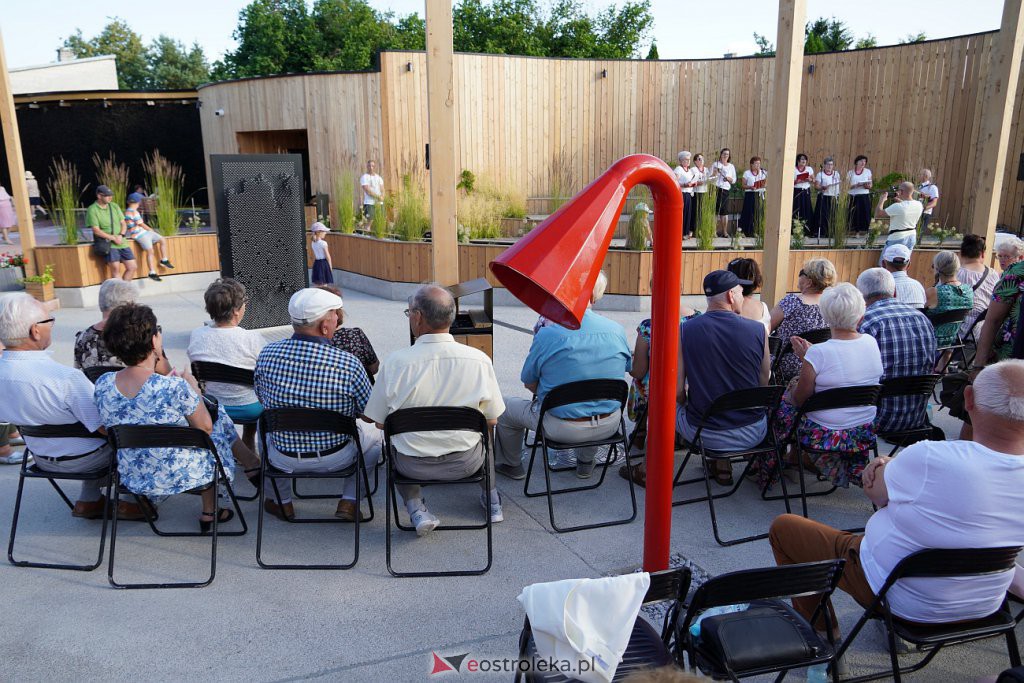 Muzyczne lato w tężni - Słuchacze Uniwersytetu Trzeciego Wieku, KGW Susk Nowy [03.07.2022] - zdjęcie #1 - eOstroleka.pl