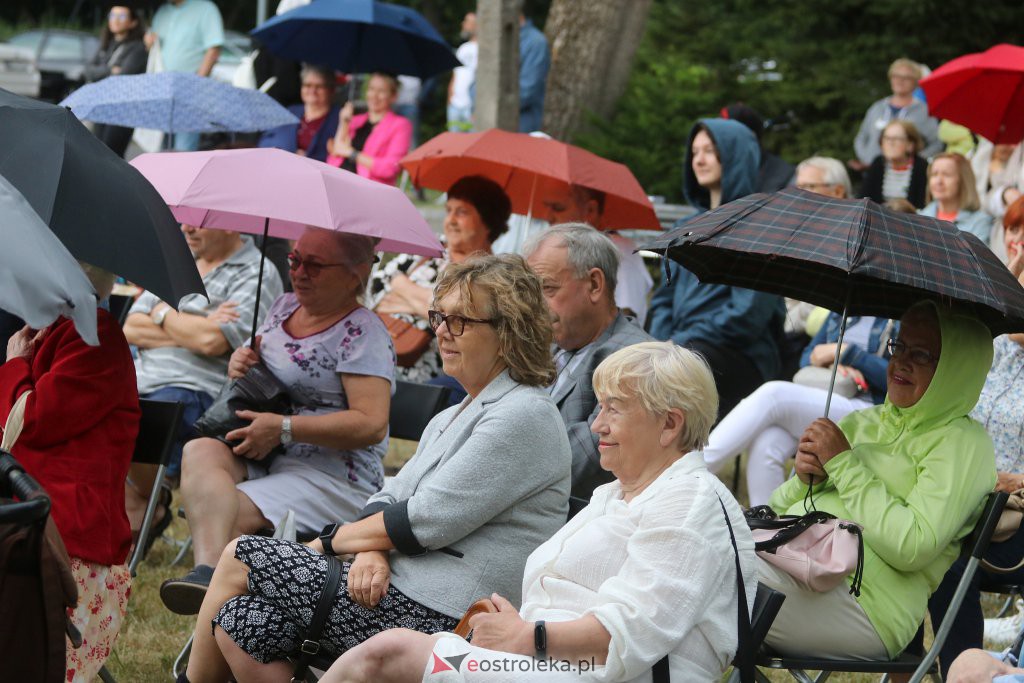 Spotkanie z Justyną Sieńczyłło [06.07.2022] - zdjęcie #30 - eOstroleka.pl