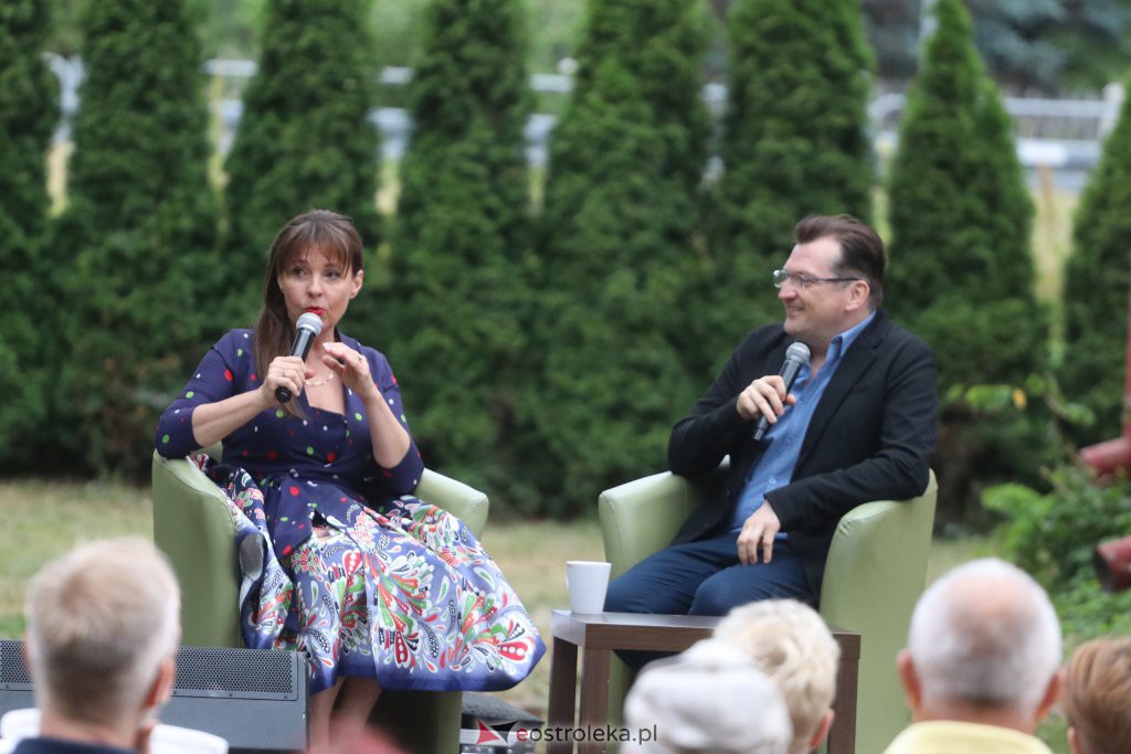 Spotkanie z Justyną Sieńczyłło [06.07.2022] - zdjęcie #4 - eOstroleka.pl
