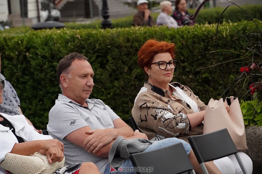Pierwszy wakacyjny ART - czwARTek 2022. Adam Andryszczyk i Ostatnie Takie Duo [07.07.2022] - zdjęcie #27 - eOstroleka.pl
