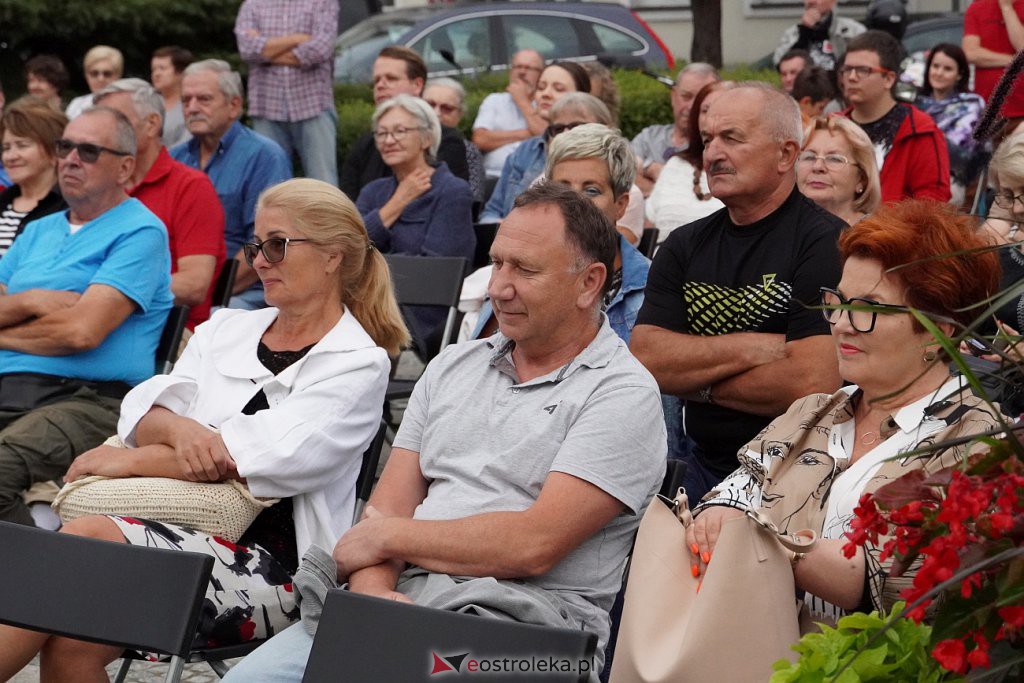 Pierwszy wakacyjny ART - czwARTek 2022. Adam Andryszczyk i Ostatnie Takie Duo [07.07.2022] - zdjęcie #14 - eOstroleka.pl