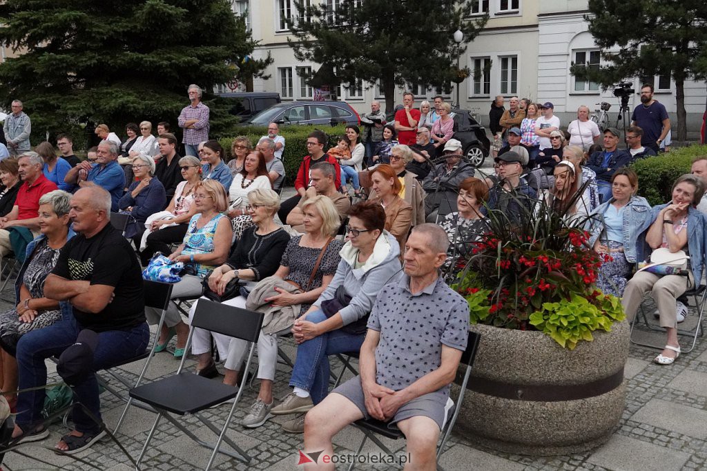 Pierwszy wakacyjny ART - czwARTek 2022. Adam Andryszczyk i Ostatnie Takie Duo [07.07.2022] - zdjęcie #12 - eOstroleka.pl
