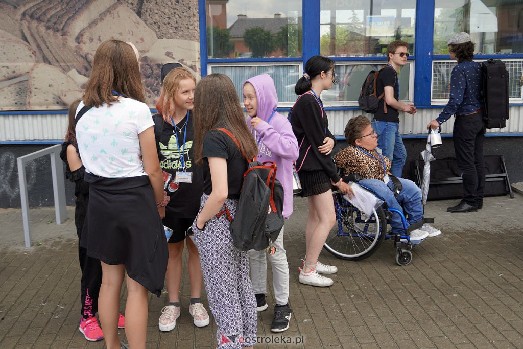 Mini koncerty charytatywne w autobusach MZK na rzecz uchodźców z Ukrainy [08.07.2022] - zdjęcie #19 - eOstroleka.pl