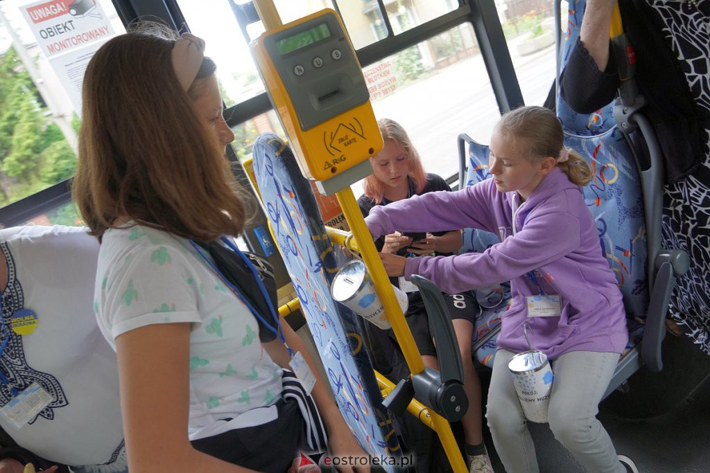 Mini koncerty charytatywne w autobusach MZK na rzecz uchodźców z Ukrainy [08.07.2022] - zdjęcie #16 - eOstroleka.pl