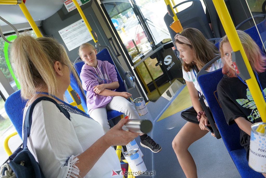 Mini koncerty charytatywne w autobusach MZK na rzecz uchodźców z Ukrainy [08.07.2022] - zdjęcie #6 - eOstroleka.pl