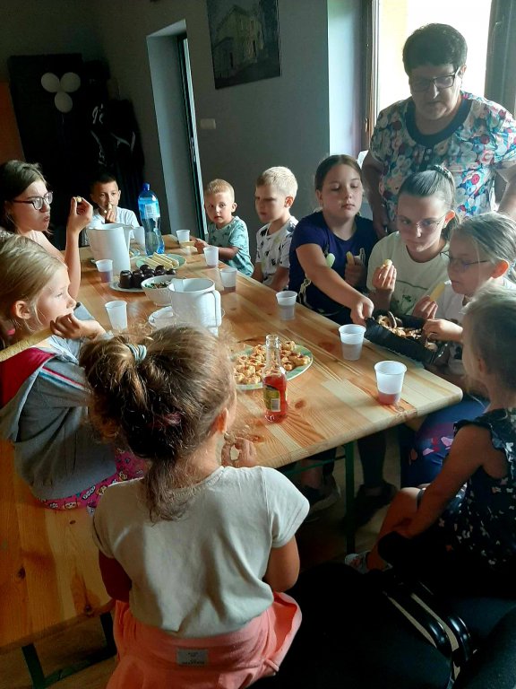 Wakacje z KGW w Brzeźnie: Warsztaty kulinarne [08.07.2022] - zdjęcie #8 - eOstroleka.pl