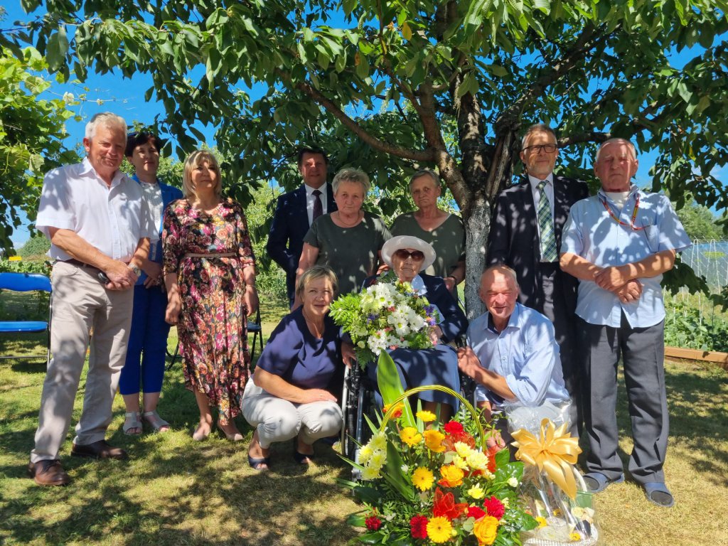 Piękny jubileusz mieszkanki gminy Goworowo. Pani Irena skończyła 100 lat! [15.07.2022] - zdjęcie #3 - eOstroleka.pl