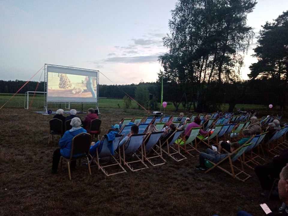 Piknik rodzinny i Letnie Kino Plenerowe z KGW Żebry-Wierzchlas [15.07.2022] - zdjęcie #6 - eOstroleka.pl
