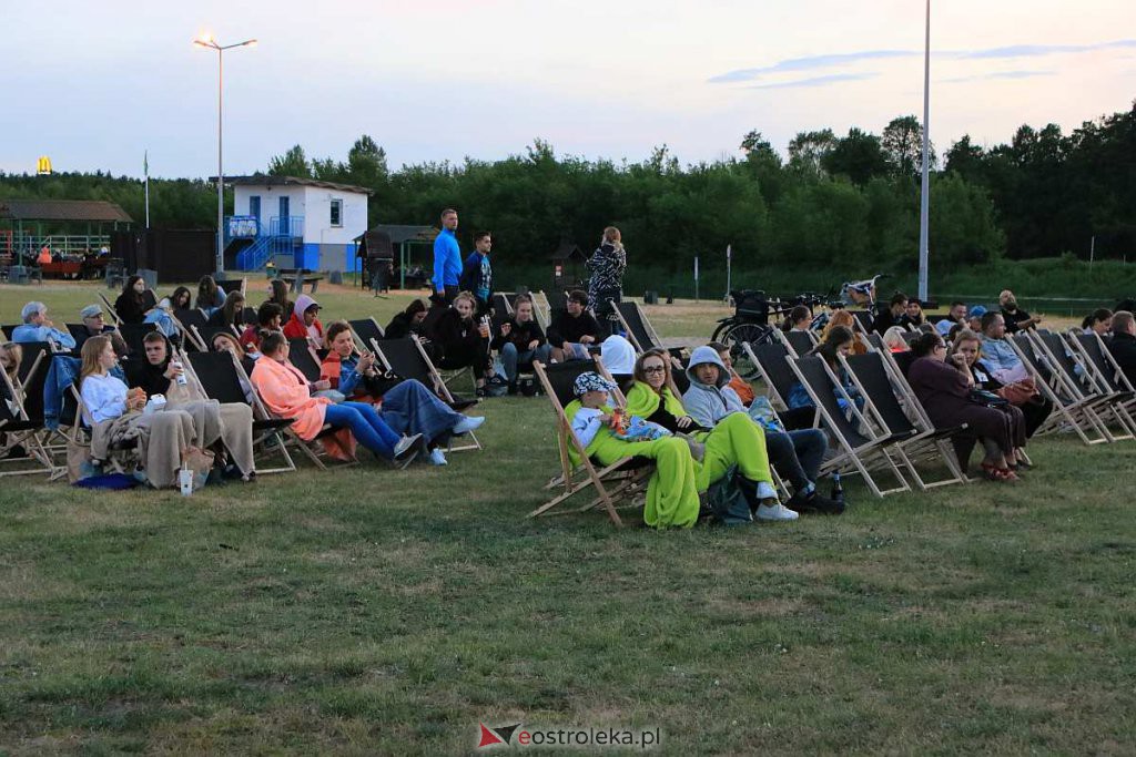 Letnie kino plenerowe na plaży w Ostrołęce [15.07.2022] - zdjęcie #16 - eOstroleka.pl