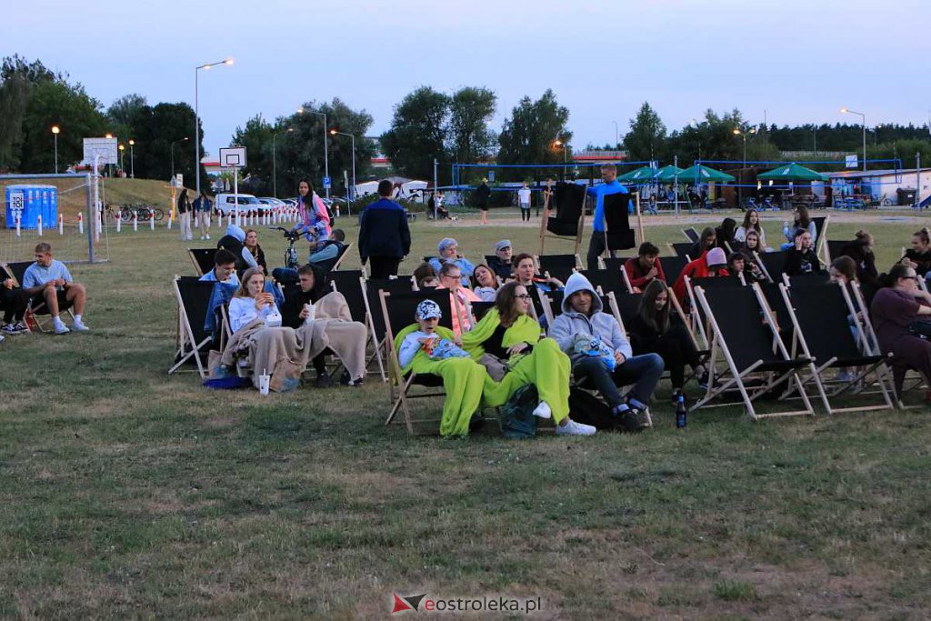 Letnie kino plenerowe na plaży w Ostrołęce [15.07.2022] - zdjęcie #13 - eOstroleka.pl