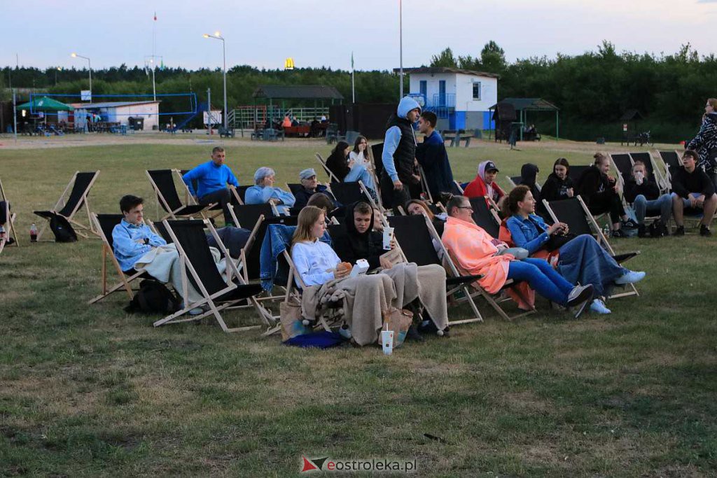 Letnie kino plenerowe na plaży w Ostrołęce [15.07.2022] - zdjęcie #10 - eOstroleka.pl
