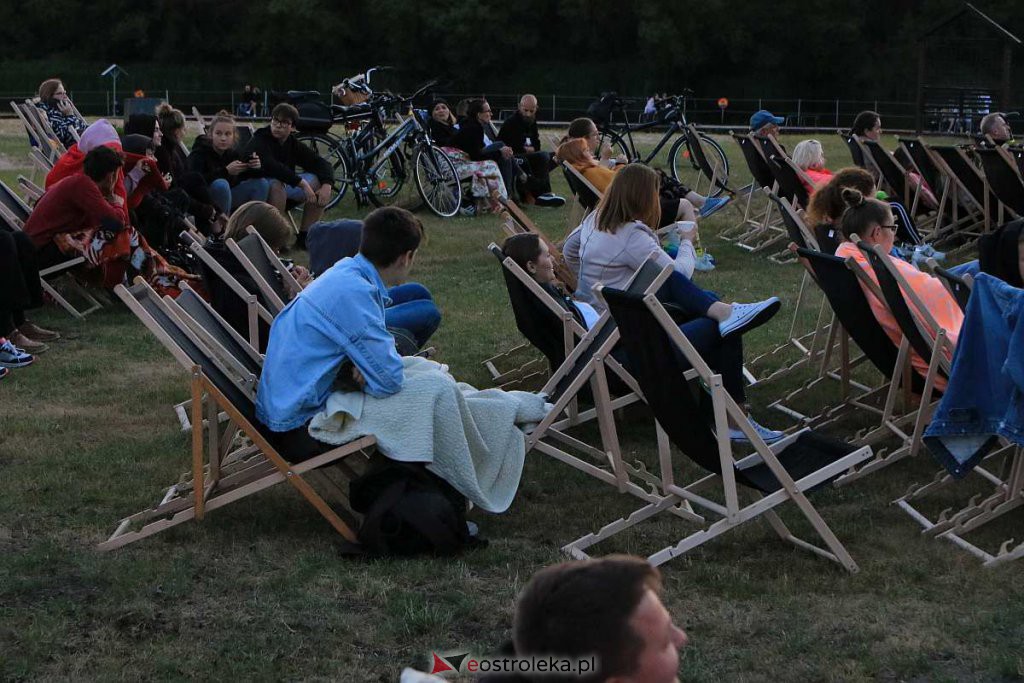 Letnie kino plenerowe na plaży w Ostrołęce [15.07.2022] - zdjęcie #6 - eOstroleka.pl