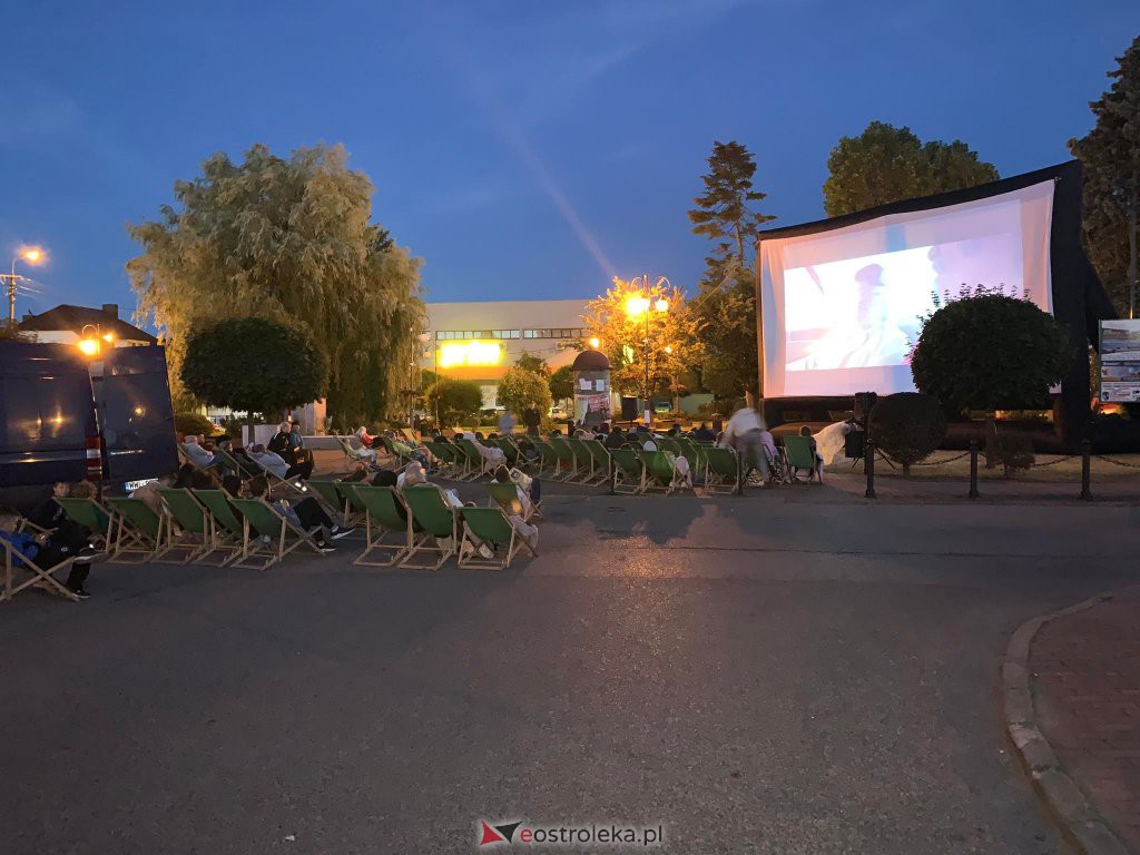 Letnie kino plenerowe w Różanie [15.07.2022] - zdjęcie #8 - eOstroleka.pl
