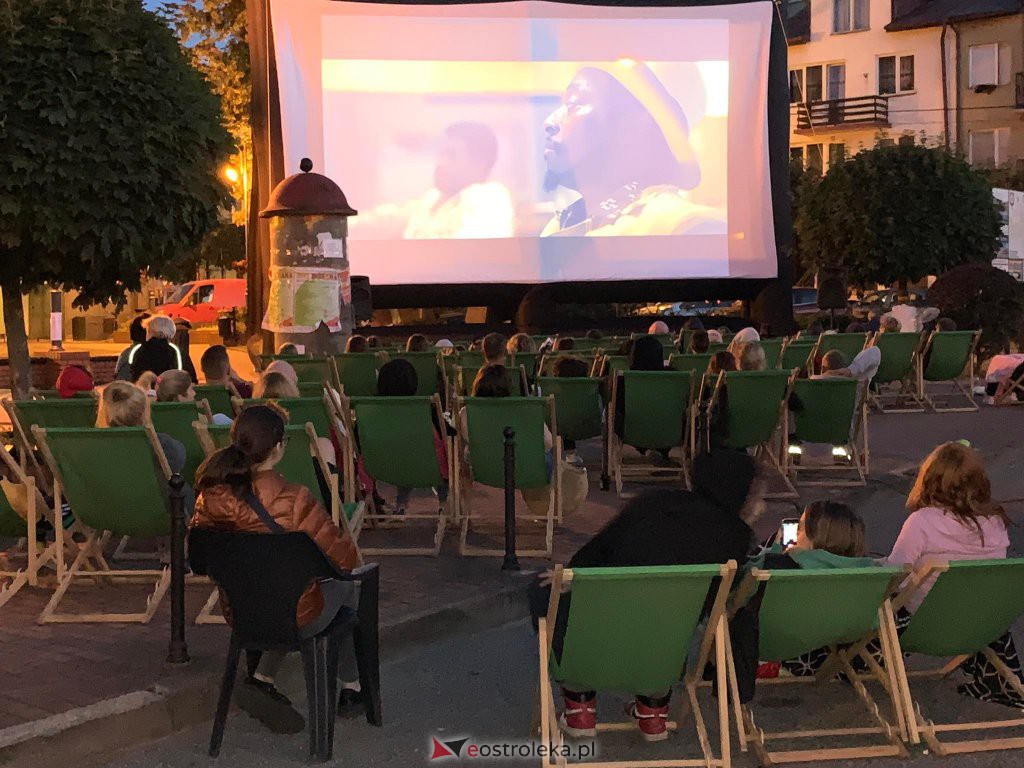 Letnie kino plenerowe w Różanie [15.07.2022] - zdjęcie #6 - eOstroleka.pl