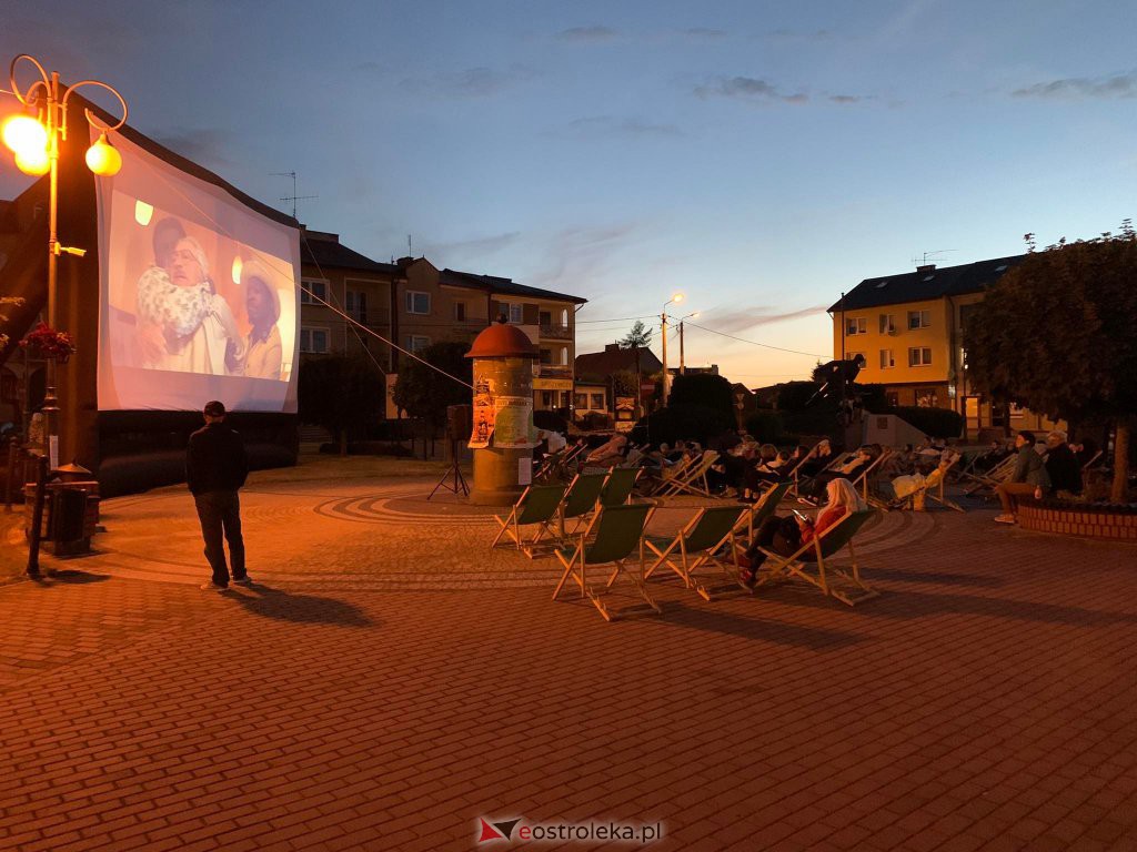 Letnie kino plenerowe w Różanie [15.07.2022] - zdjęcie #6 - eOstroleka.pl