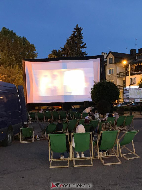 Letnie kino plenerowe w Różanie [15.07.2022] - zdjęcie #3 - eOstroleka.pl