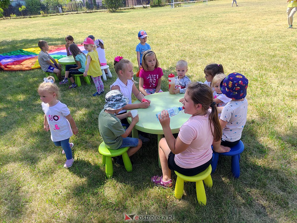 Radosny Świetlicobus na osiedlu Leśne [19.07.2022] - zdjęcie #7 - eOstroleka.pl