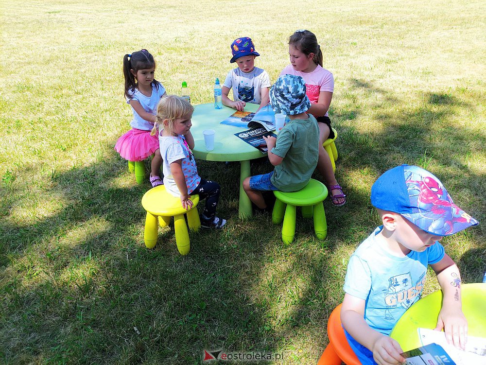 Radosny Świetlicobus na osiedlu Leśne [19.07.2022] - zdjęcie #4 - eOstroleka.pl
