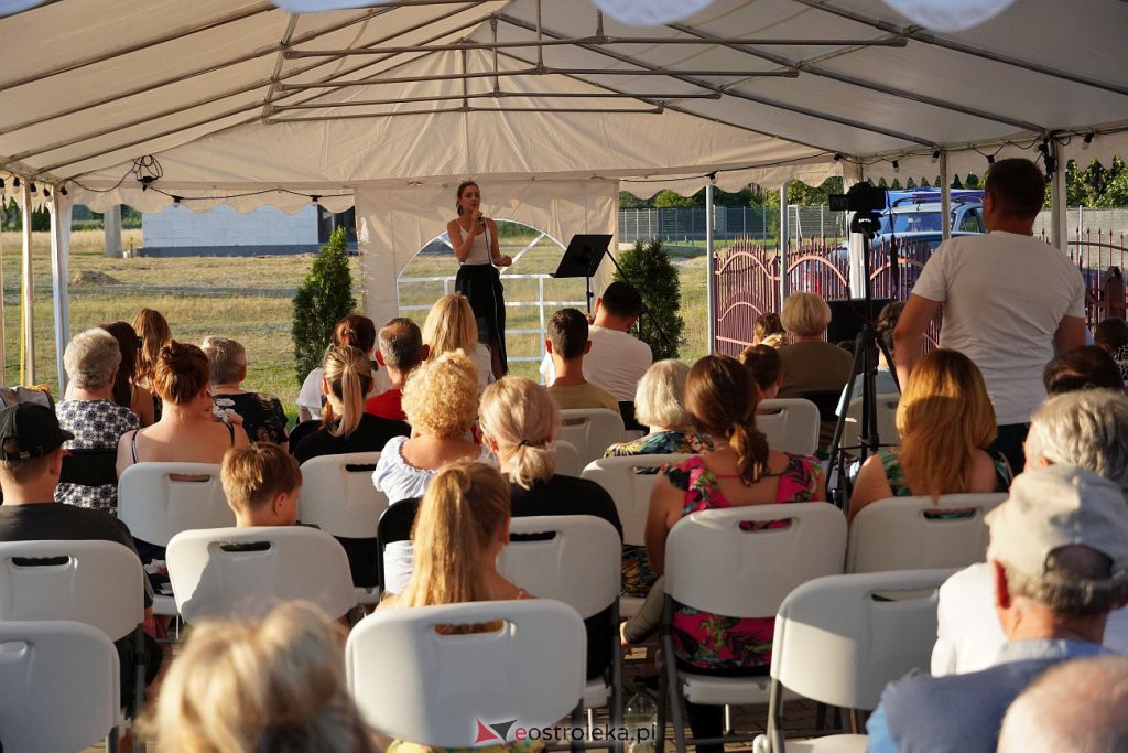 Letnie Granie w Dobrąłęce - Koncert Diany Oleszczak [20.07.2022] - zdjęcie #13 - eOstroleka.pl