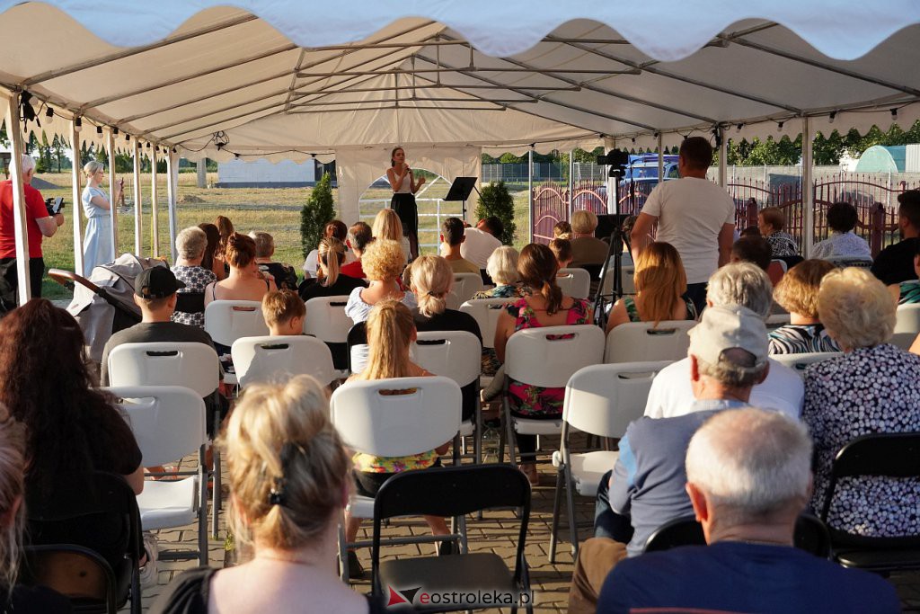 Letnie Granie w Dobrąłęce - Koncert Diany Oleszczak [20.07.2022] - zdjęcie #12 - eOstroleka.pl