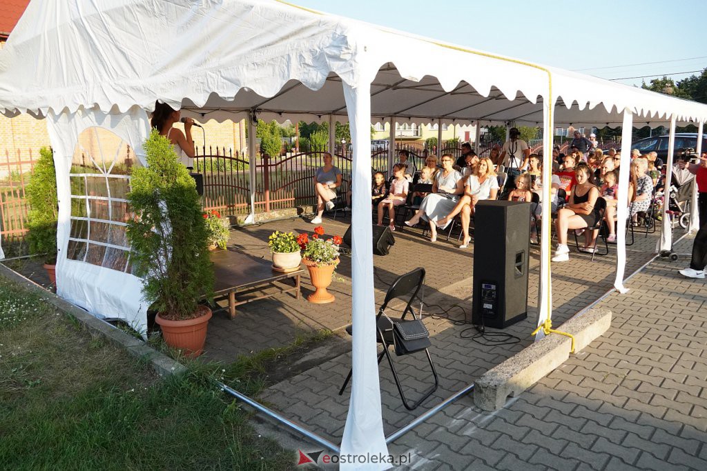 Letnie Granie w Dobrąłęce - Koncert Diany Oleszczak [20.07.2022] - zdjęcie #9 - eOstroleka.pl
