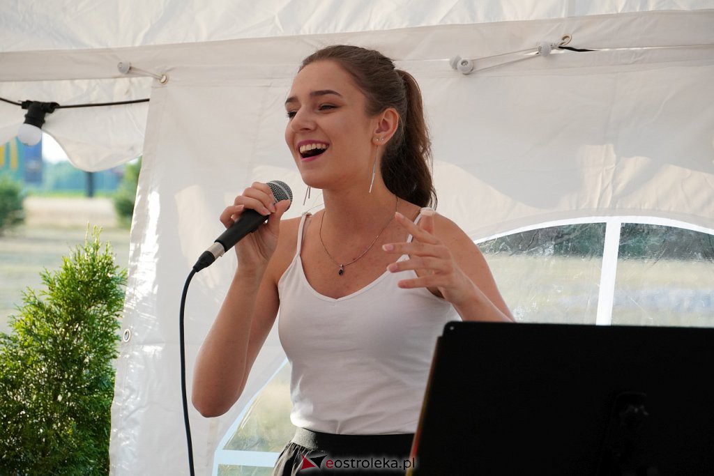 Letnie Granie w Dobrąłęce - Koncert Diany Oleszczak [20.07.2022] - zdjęcie #6 - eOstroleka.pl