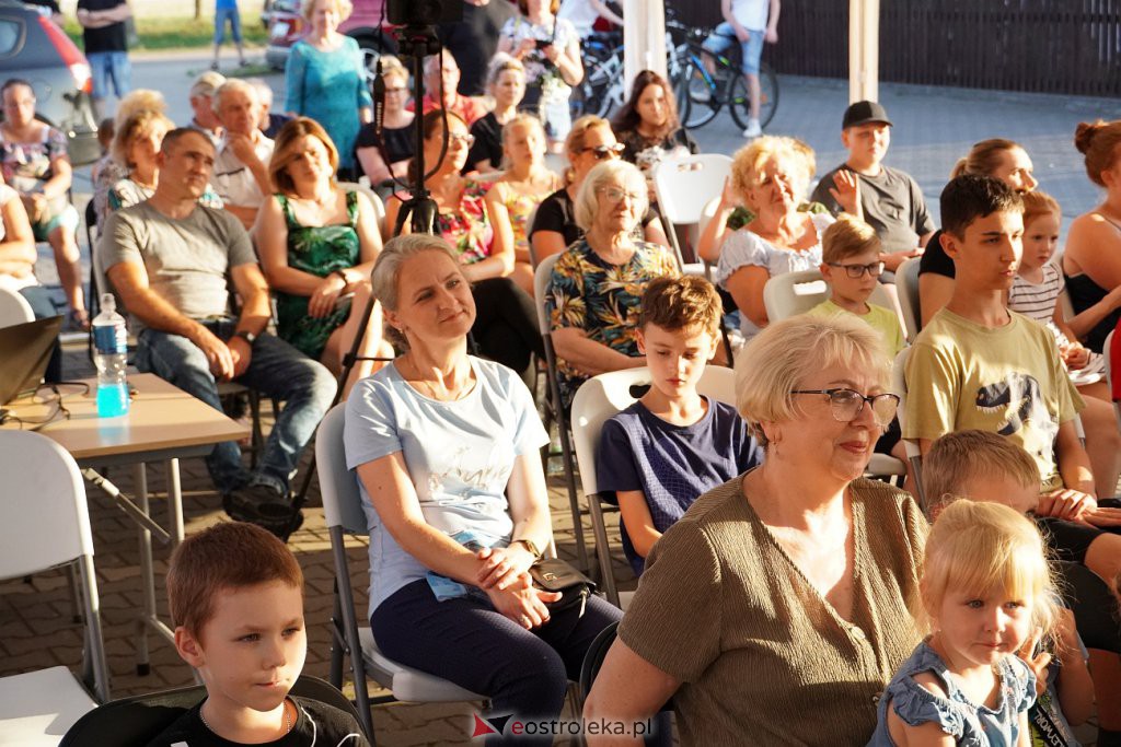 Letnie Granie w Dobrąłęce - Koncert Diany Oleszczak [20.07.2022] - zdjęcie #2 - eOstroleka.pl