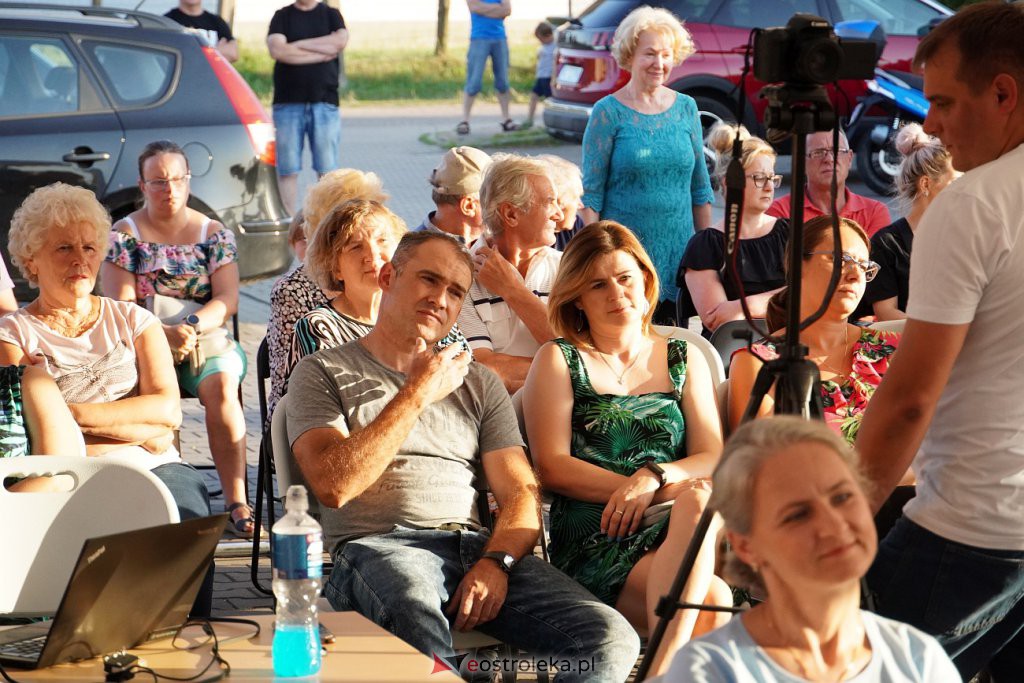 Letnie Granie w Dobrąłęce - Koncert Diany Oleszczak [20.07.2022] - zdjęcie #1 - eOstroleka.pl