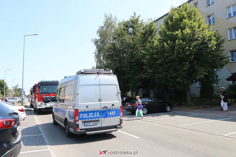 Pożar w bloku przy Blachnickiego. Strażacy reanimowali psa [21.07.2022] - zdjęcie #30 - eOstroleka.pl