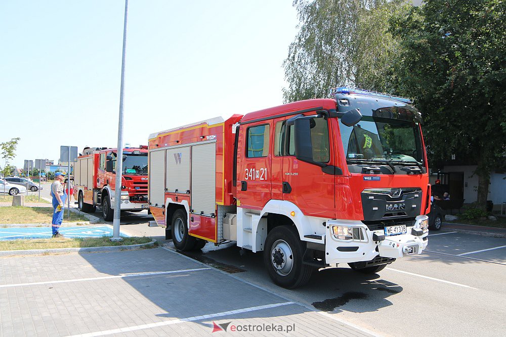 Pożar w bloku przy Blachnickiego. Strażacy reanimowali psa [21.07.2022] - zdjęcie #26 - eOstroleka.pl