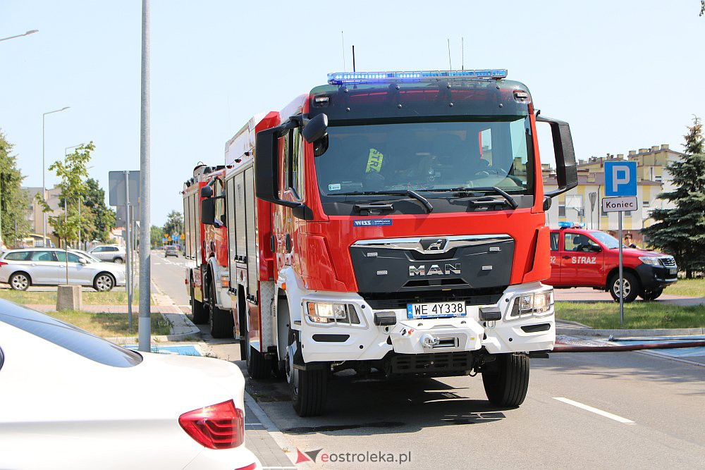 Pożar w bloku przy Blachnickiego. Strażacy reanimowali psa [21.07.2022] - zdjęcie #24 - eOstroleka.pl