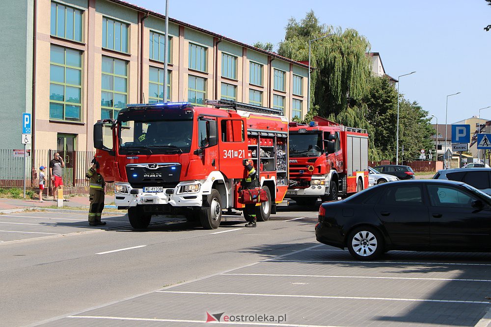 Pożar w bloku przy Blachnickiego. Strażacy reanimowali psa [21.07.2022] - zdjęcie #29 - eOstroleka.pl