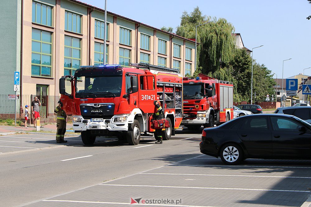 Pożar w bloku przy Blachnickiego. Strażacy reanimowali psa [21.07.2022] - zdjęcie #2 - eOstroleka.pl