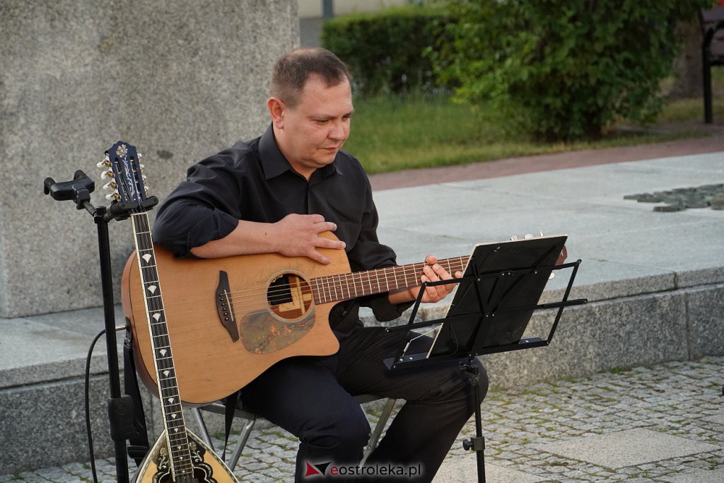 Kolejny Art-czwARTek. Jubileuszowy koncert Agnieszki Chrzanowskiej Bez Ciebie ja to nie ja [21.07.2022] - zdjęcie #35 - eOstroleka.pl