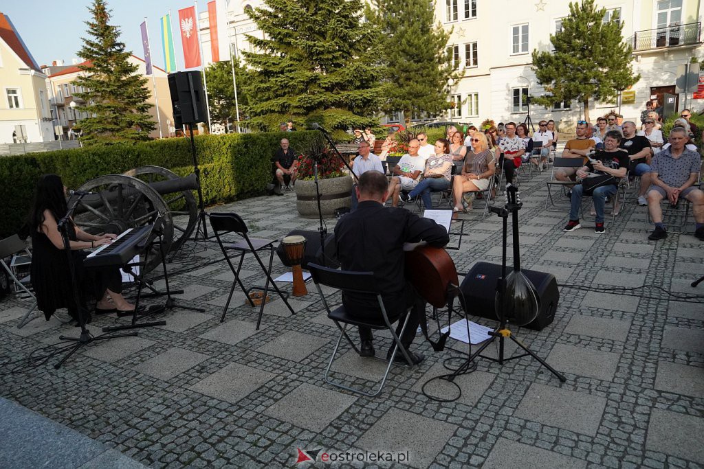 Kolejny Art-czwARTek. Jubileuszowy koncert Agnieszki Chrzanowskiej Bez Ciebie ja to nie ja [21.07.2022] - zdjęcie #30 - eOstroleka.pl