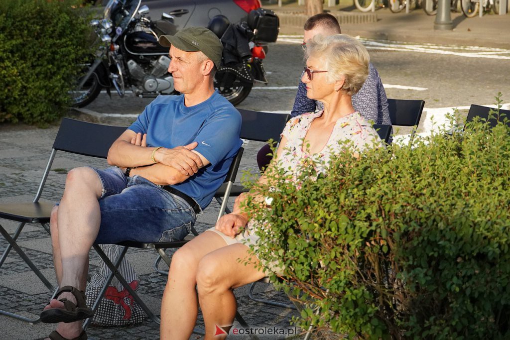 Kolejny Art-czwARTek. Jubileuszowy koncert Agnieszki Chrzanowskiej Bez Ciebie ja to nie ja [21.07.2022] - zdjęcie #25 - eOstroleka.pl