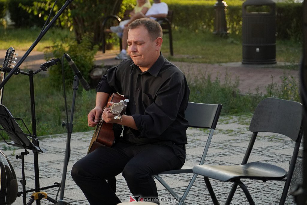Kolejny Art-czwARTek. Jubileuszowy koncert Agnieszki Chrzanowskiej Bez Ciebie ja to nie ja [21.07.2022] - zdjęcie #23 - eOstroleka.pl