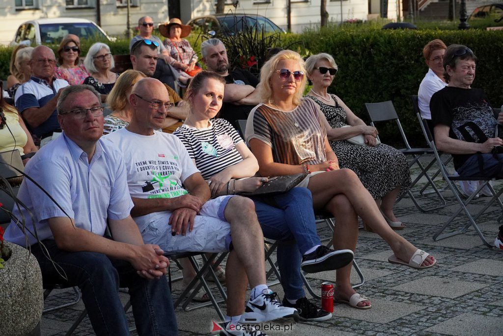 Kolejny Art-czwARTek. Jubileuszowy koncert Agnieszki Chrzanowskiej Bez Ciebie ja to nie ja [21.07.2022] - zdjęcie #18 - eOstroleka.pl