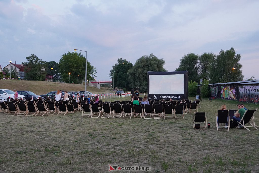 Plenerowe kino letnie na plaży w Ostrołęce: Palm Springs [22.07.2022] - zdjęcie #34 - eOstroleka.pl
