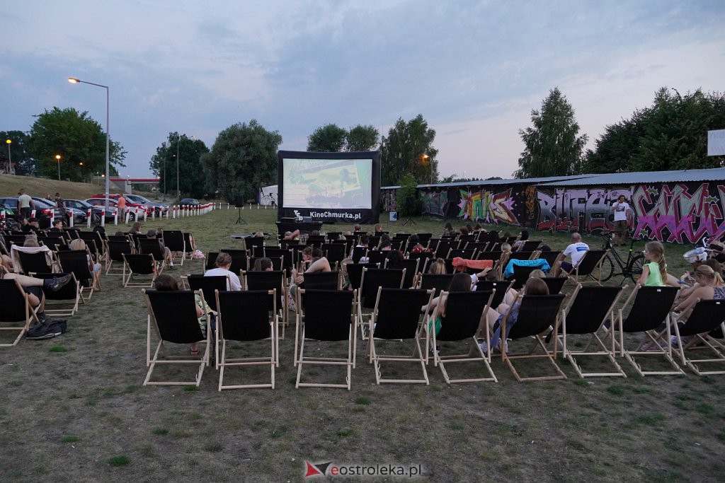 Plenerowe kino letnie na plaży w Ostrołęce: Palm Springs [22.07.2022] - zdjęcie #33 - eOstroleka.pl