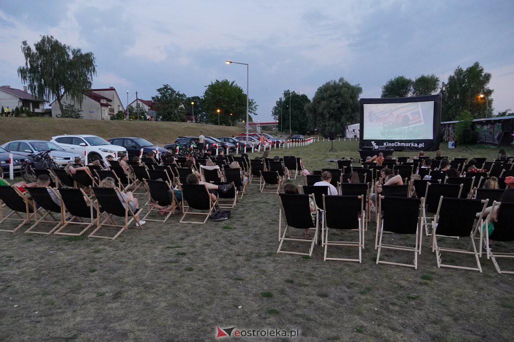 Plenerowe kino letnie na plaży w Ostrołęce: Palm Springs [22.07.2022] - zdjęcie #32 - eOstroleka.pl