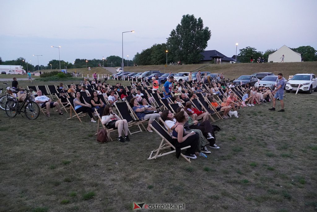 Plenerowe kino letnie na plaży w Ostrołęce: Palm Springs [22.07.2022] - zdjęcie #31 - eOstroleka.pl