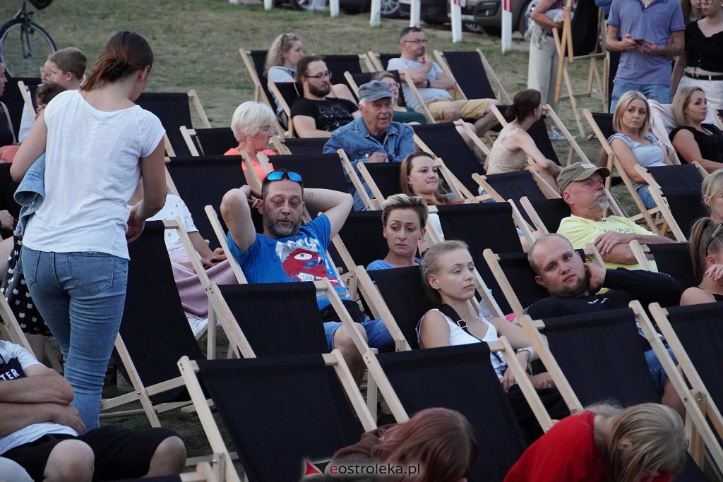Plenerowe kino letnie na plaży w Ostrołęce: Palm Springs [22.07.2022] - zdjęcie #9 - eOstroleka.pl