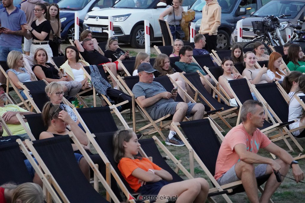 Plenerowe kino letnie na plaży w Ostrołęce: Palm Springs [22.07.2022] - zdjęcie #25 - eOstroleka.pl