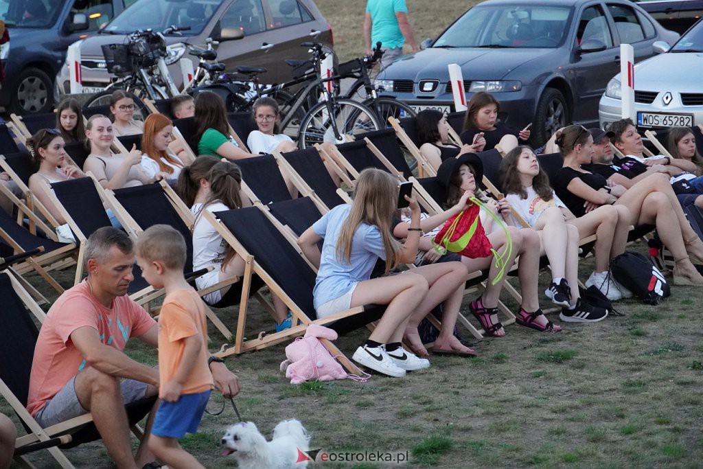 Plenerowe kino letnie na plaży w Ostrołęce: Palm Springs [22.07.2022] - zdjęcie #24 - eOstroleka.pl