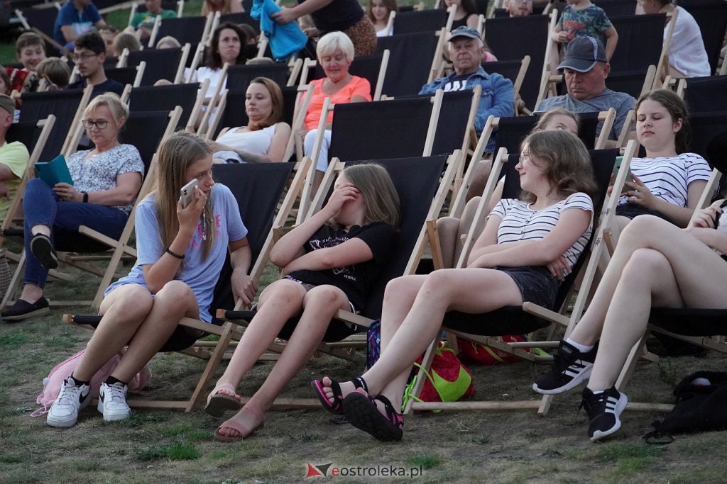 Plenerowe kino letnie na plaży w Ostrołęce: Palm Springs [22.07.2022] - zdjęcie #21 - eOstroleka.pl