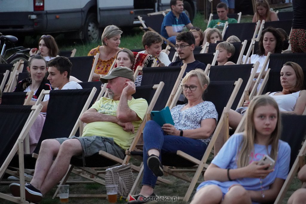 Plenerowe kino letnie na plaży w Ostrołęce: Palm Springs [22.07.2022] - zdjęcie #20 - eOstroleka.pl