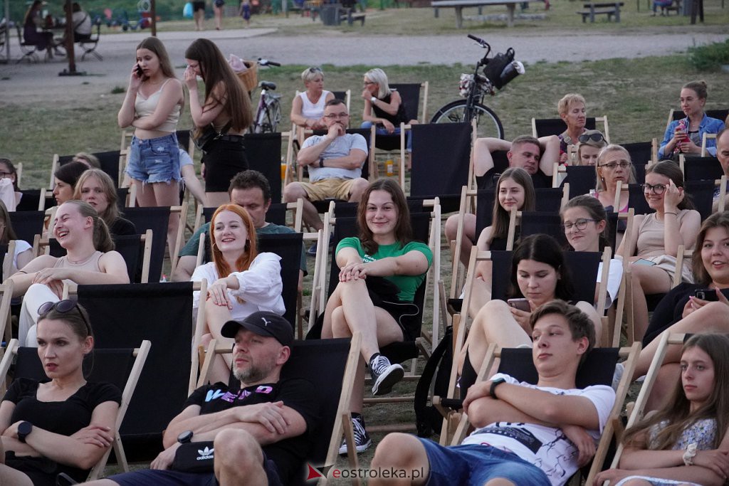 Plenerowe kino letnie na plaży w Ostrołęce: Palm Springs [22.07.2022] - zdjęcie #18 - eOstroleka.pl
