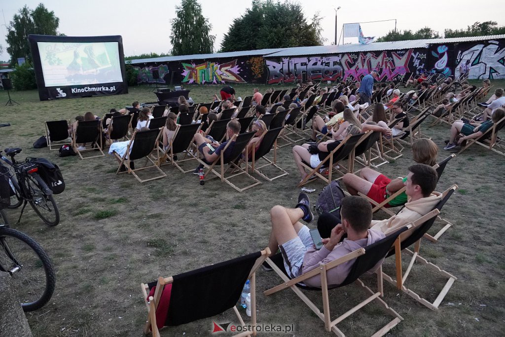 Plenerowe kino letnie na plaży w Ostrołęce: Palm Springs [22.07.2022] - zdjęcie #11 - eOstroleka.pl